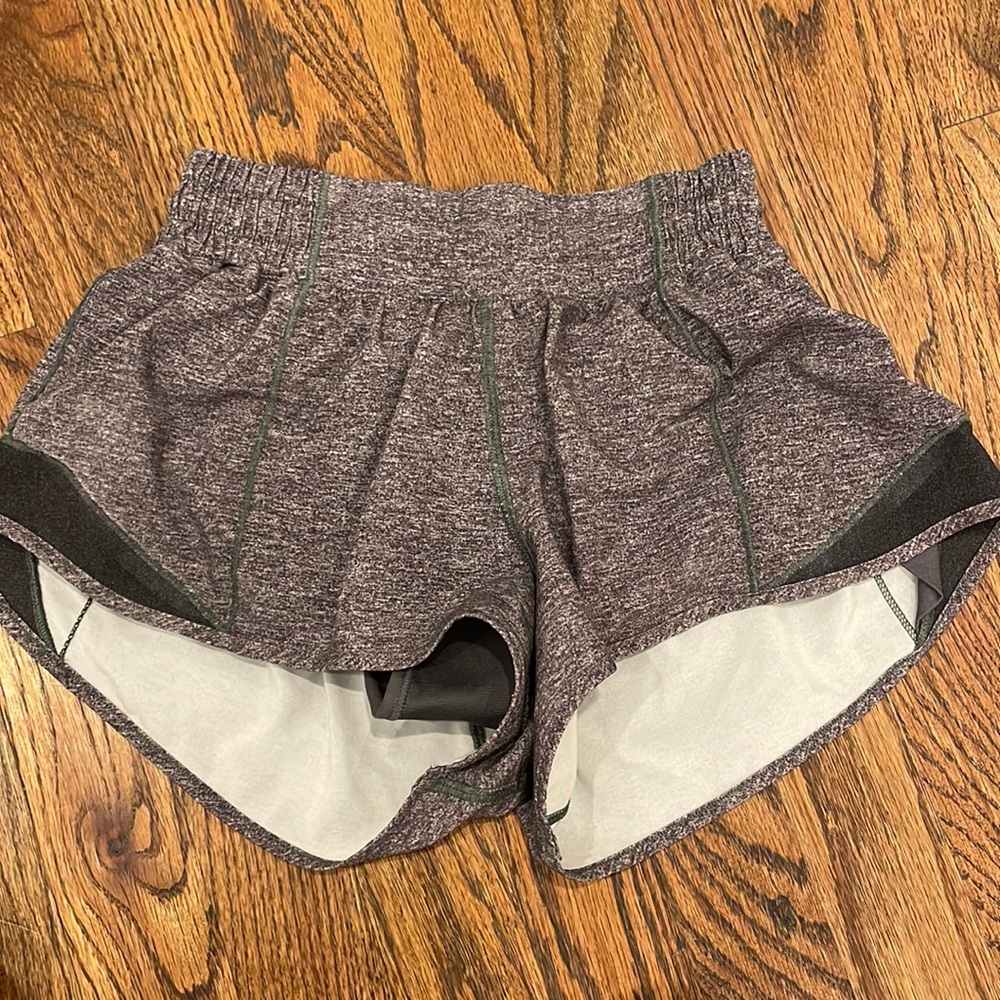 Lululemon size 2, 2.5”!!